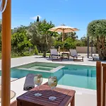Luxury Waterfalls Privet Pool Jaccuzi * Nidhrion